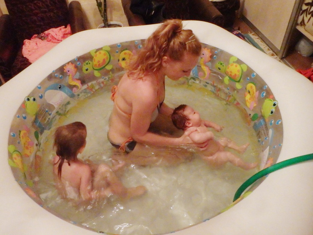 плавание новорожденных дома в ванной