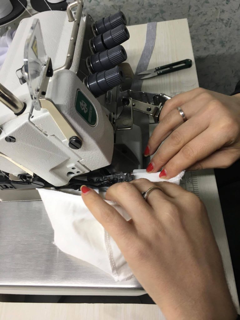швейная машинка руки ткань