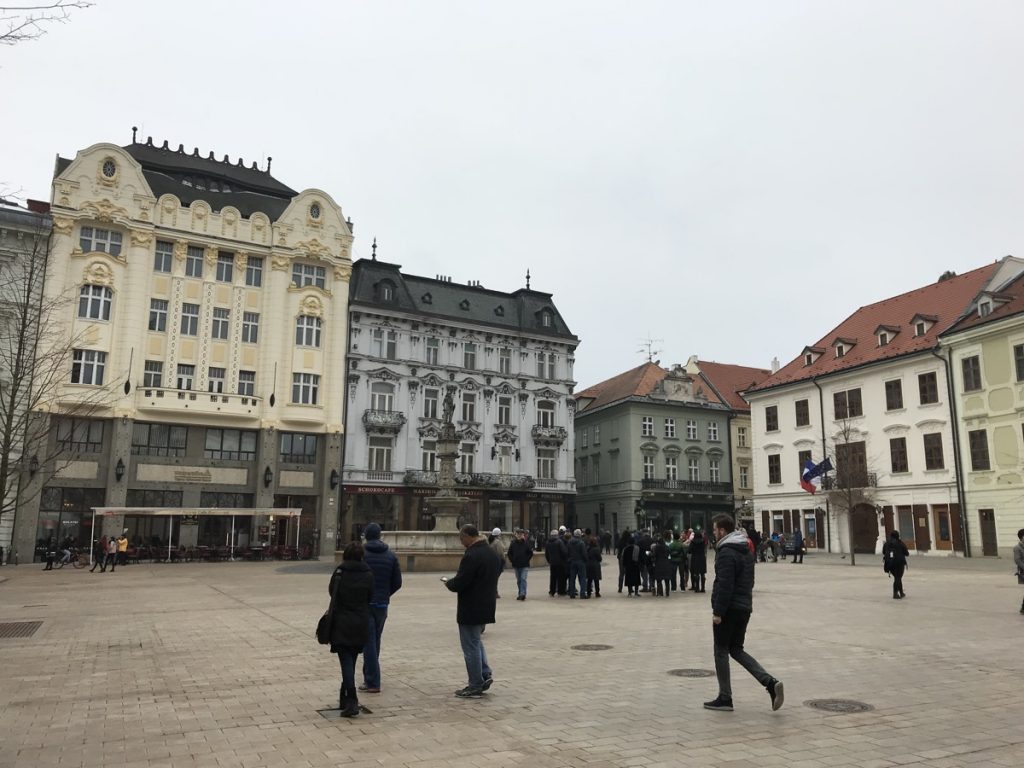 ратушная площадь, Братислава