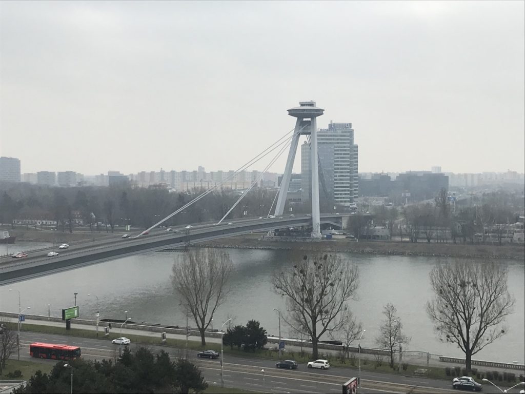 Новый мост, Братислава, башня Уфо
