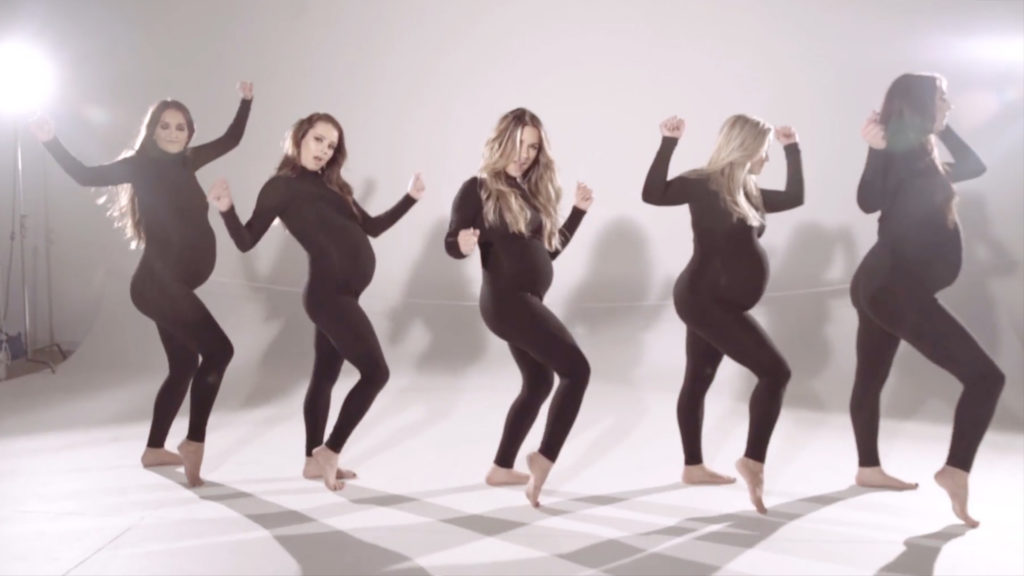 беременные танцуют